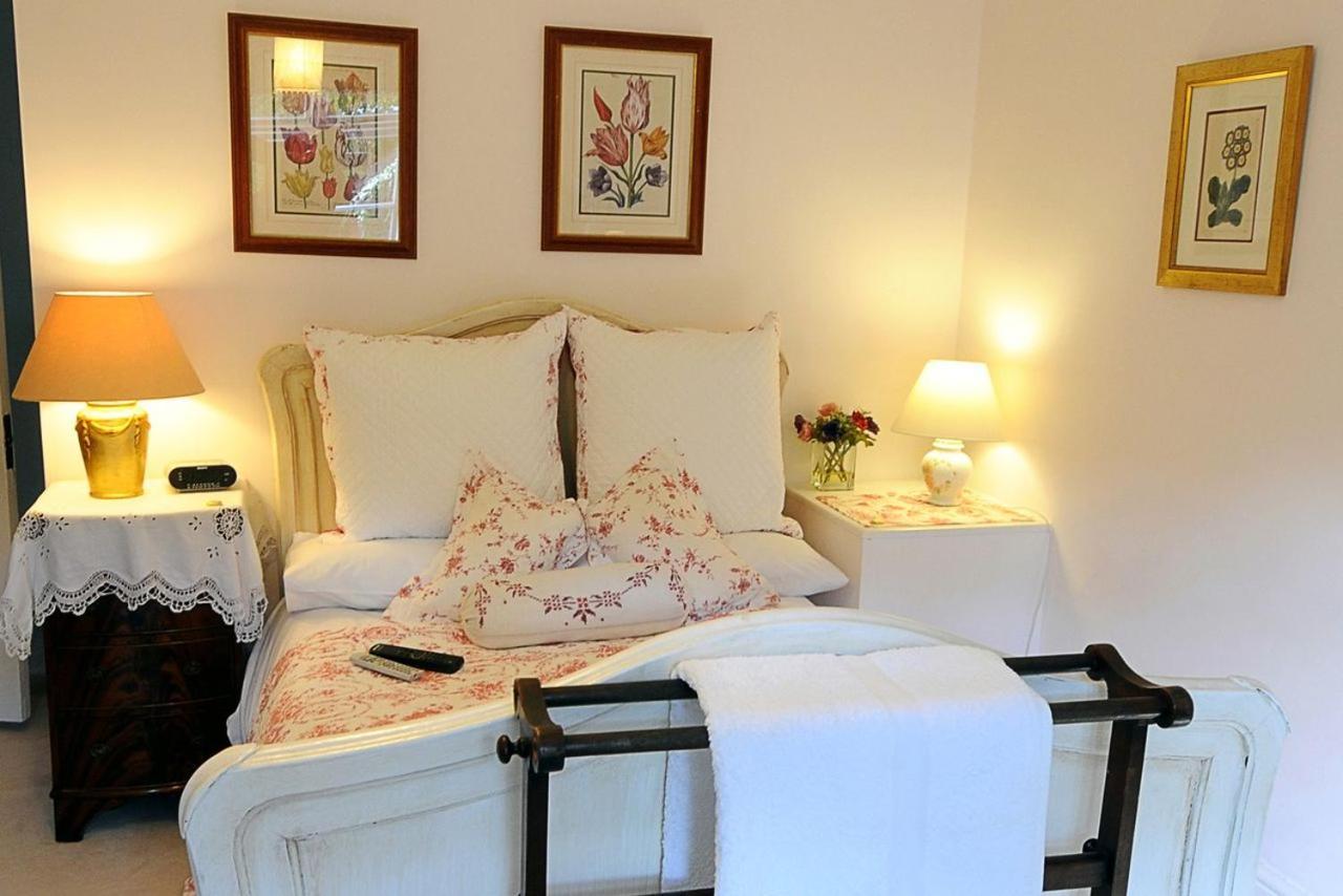 Blackbrook House Holmwood エクステリア 写真